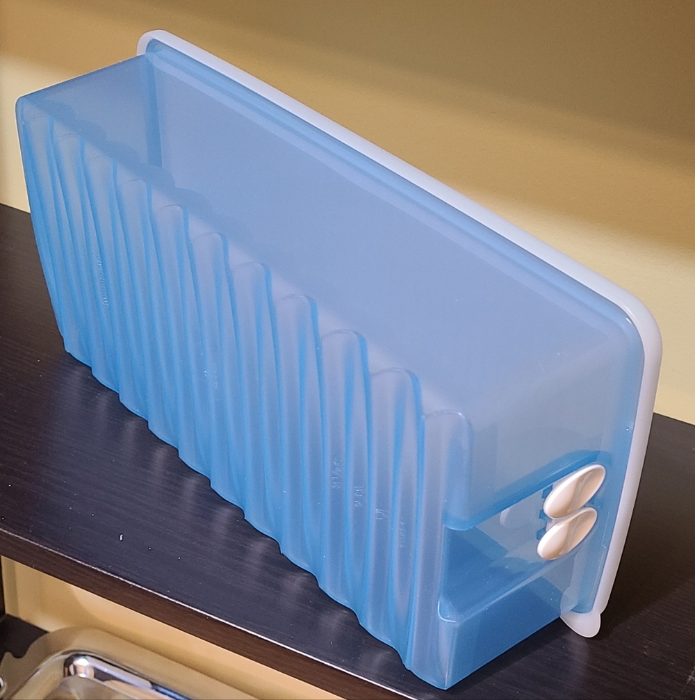 Tupperware Fridgesmart 2 Liters Container - Picture 6 of 7